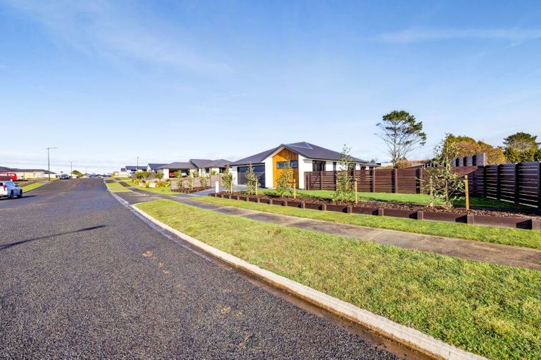 Photo of property in 21 Midsummer Avenue, Stratford, 4332