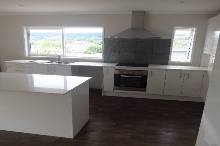 Photo of property in 28 Te Kauri Place, Helensville, 0800