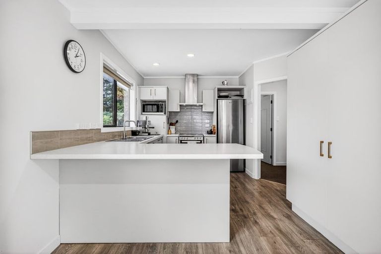 Photo of property in 53 Cambridge Road, Riverhead, 0820