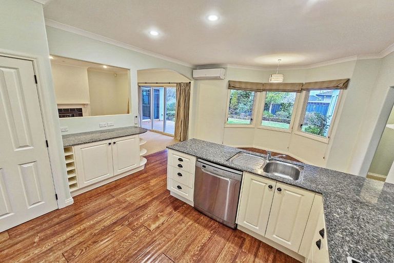 Photo of property in 16 Palliser Place, Poraiti, Napier, 4112