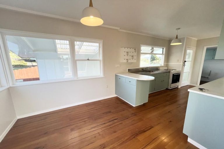 Photo of property in 15 Pleasant Road, Glen Eden, Auckland, 0602