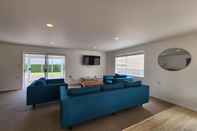 Photo of property in 8 Hussey Street, Oakura, 4314