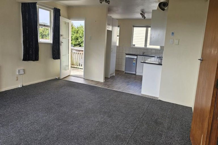 Photo of property in 4 Ranui Avenue, Ranui, Auckland, 0612
