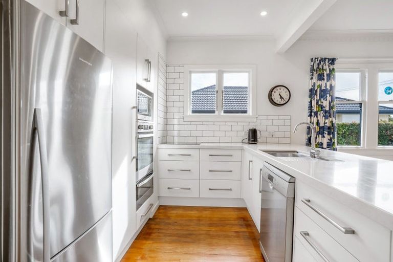 Photo of property in 15 Home Street, Winton, 9720