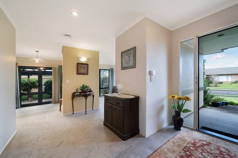 Photo of property in 4 Russett Grove, Henderson, Auckland, 0612