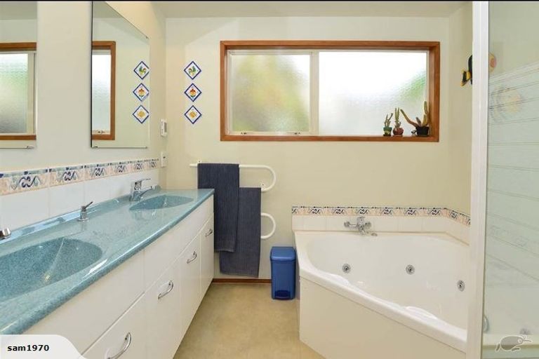 Photo of property in 9 Pelican Lane, Unsworth Heights, Auckland, 0632