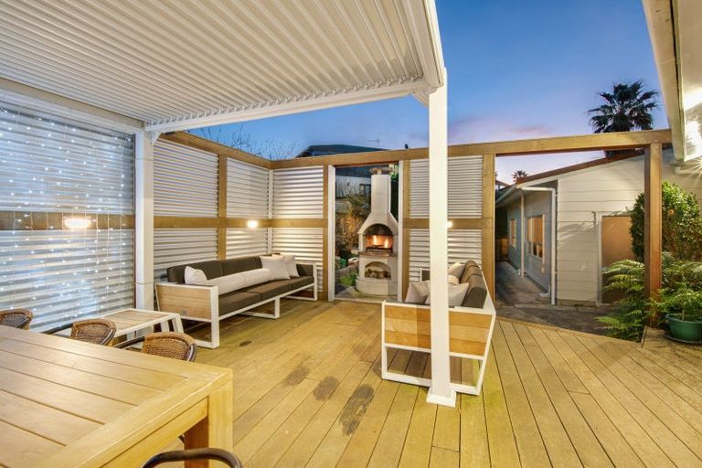 Photo of property in 11 Fairway Avenue, Red Beach, 0932