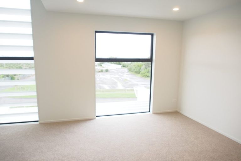 Photo of property in 38 Memorial Park Lane, Hobsonville, Auckland, 0618