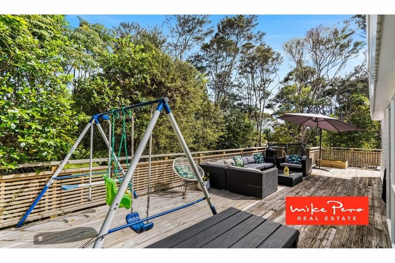 Photo of property in 2/33 Konini Road, Titirangi, Auckland, 0604