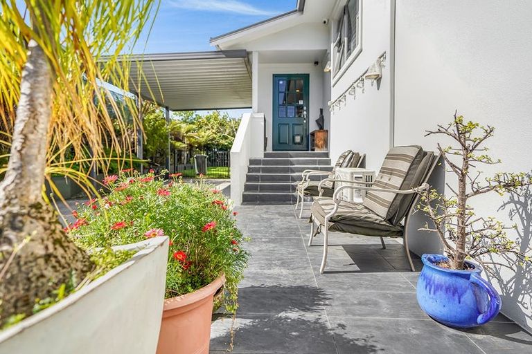 Photo of property in 12 Newcastle Road, Dinsdale, Hamilton, 3204