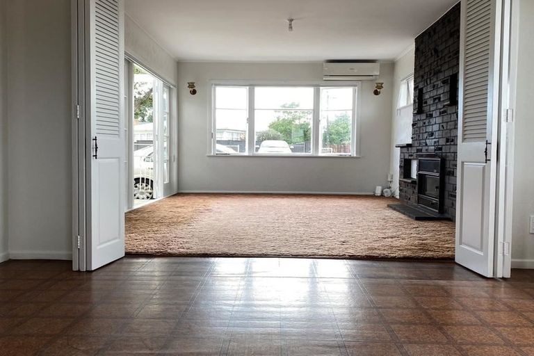 Photo of property in 47 Royal View Road, Te Atatu South, Auckland, 0610