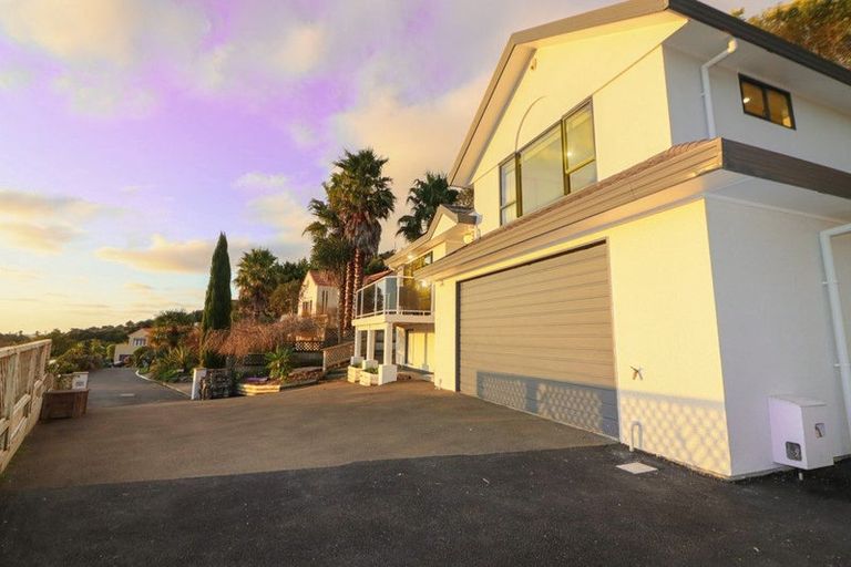 Photo of property in 83 Kakariki Grove, Waikanae, 5036