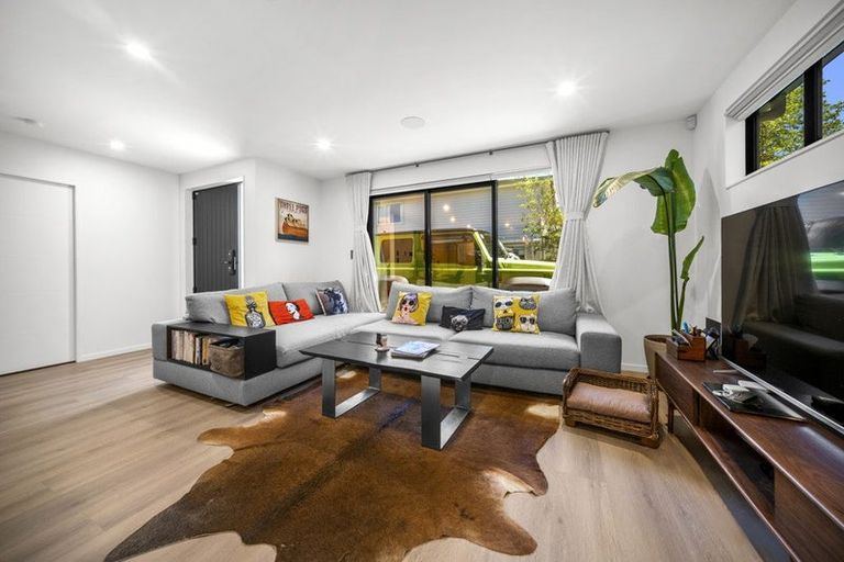 Photo of property in 25f Oteha Valley Road, Northcross, Auckland, 0632