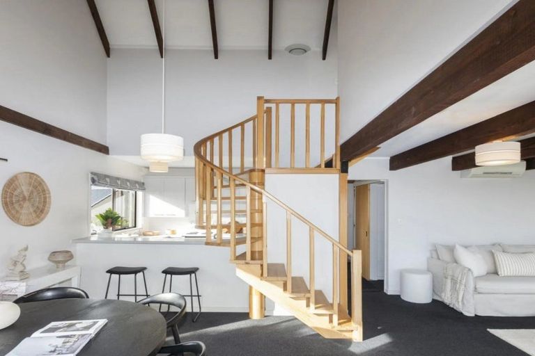 Photo of property in 1/17 Moncks Spur Road, Redcliffs, Christchurch, 8081