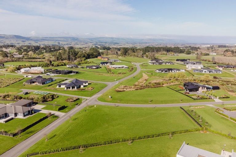 Photo of property in 2 Paterson Lane, Kelvin Grove, 4470