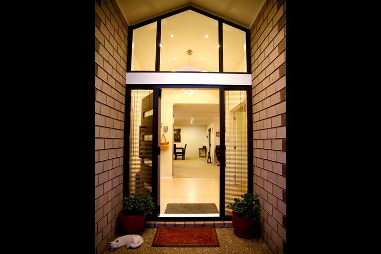 Photo of property in 38 Ina Ville Drive, Pukekohe, 2120