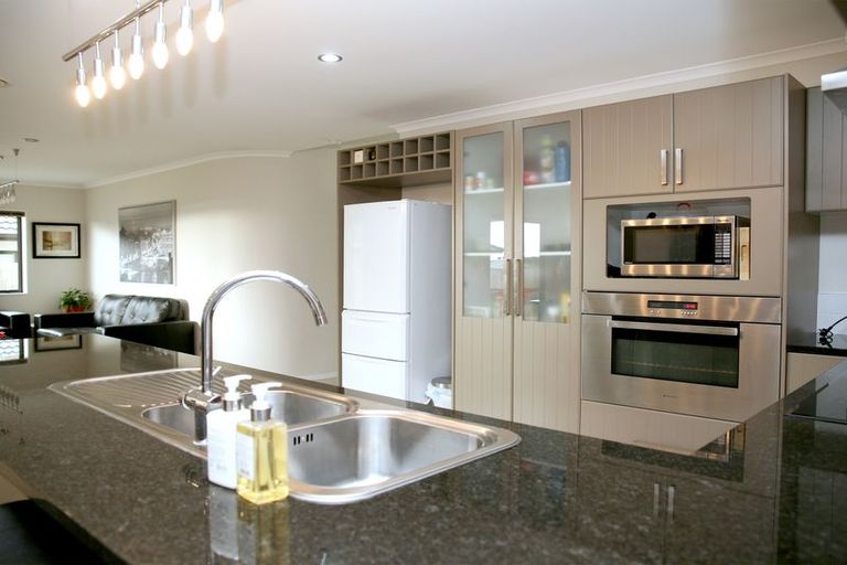 Photo of property in 38 Ina Ville Drive, Pukekohe, 2120