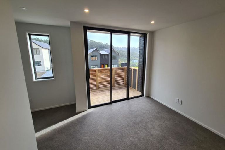 Photo of property in 21 Holystone Road, Whitby, Porirua, 5024
