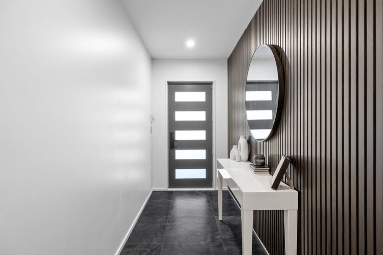 Photo of property in 10 Lakebridge Place, Parklands, Christchurch, 8083