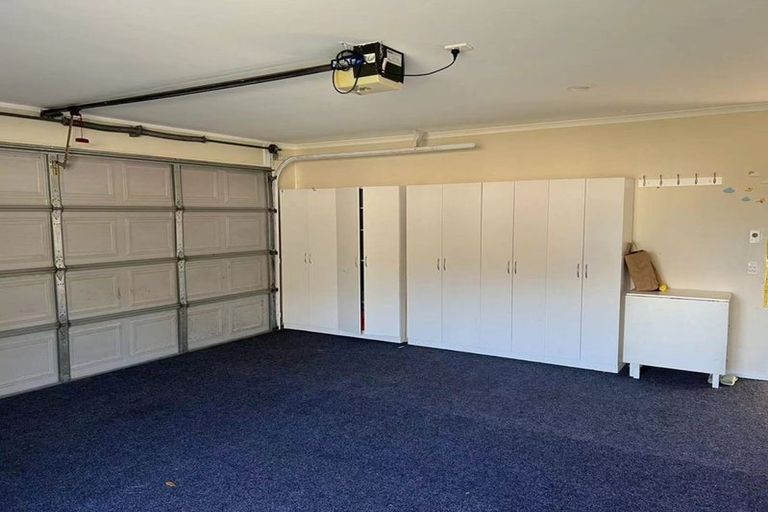 Photo of property in 16 Middlefield Drive, East Tamaki Heights, Auckland, 2016
