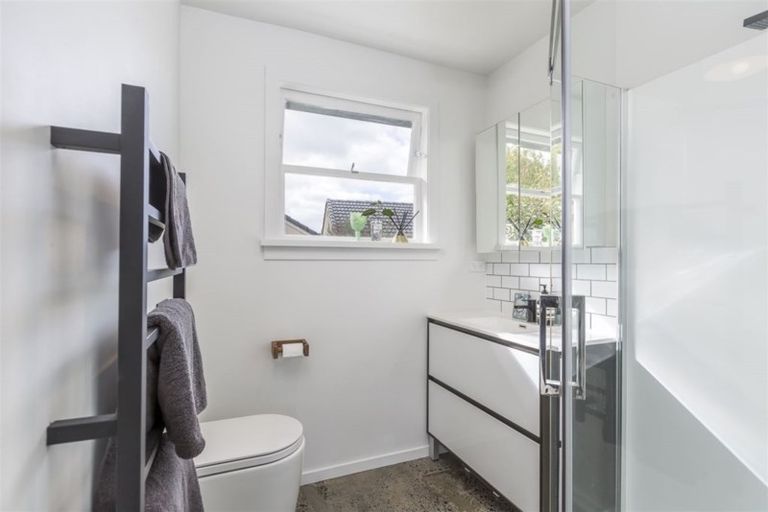 Photo of property in 2/783 Te Atatu Road, Te Atatu Peninsula, Auckland, 0610