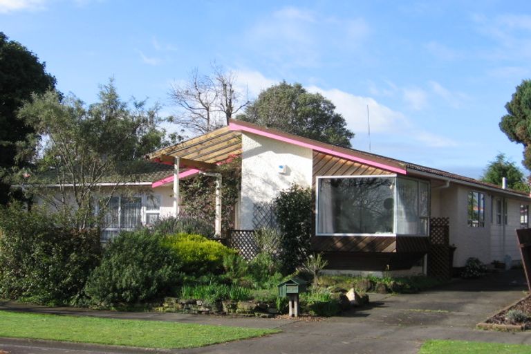Photo of property in 2 Otira Place, Awapuni, Palmerston North, 4412