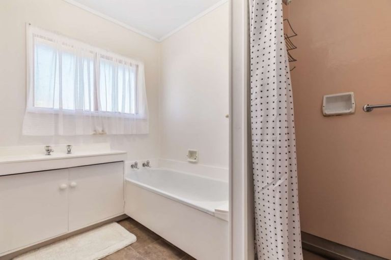 Photo of property in 2/461 Great South Road, Opaheke, Papakura, 2113