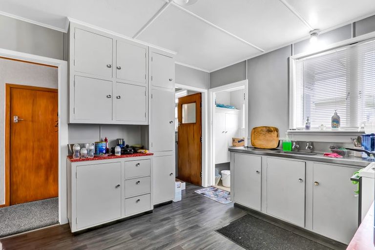 Photo of property in 1 Pacey Avenue, Hawera, 4610