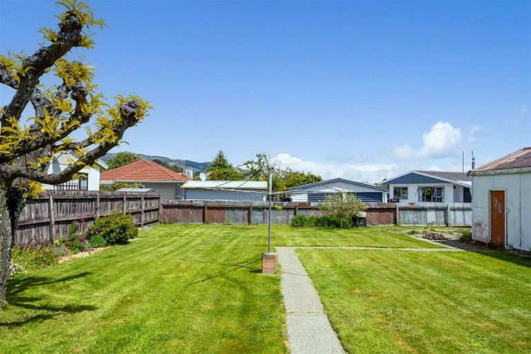 Photo of property in 32 Ranui Road, Stoke, Nelson, 7011