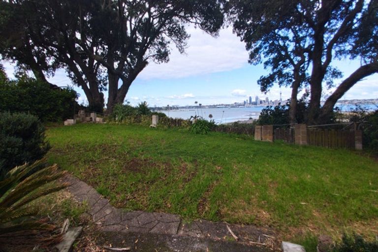 Photo of property in 57 Sylvan Avenue, Northcote, Auckland, 0627