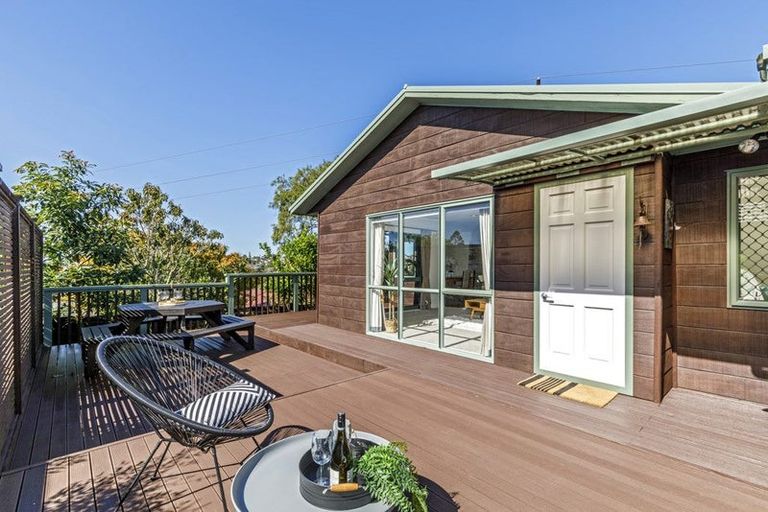 Photo of property in 18 Edgeworth Road, Glenfield, Auckland, 0629