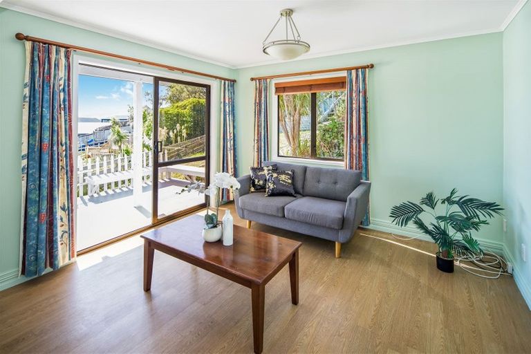 Photo of property in 84 Churton Drive, Churton Park, Wellington, 6037