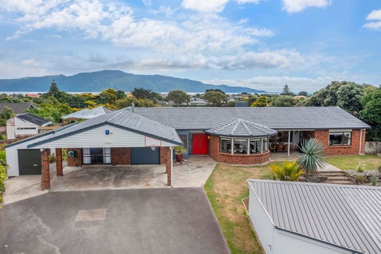 Photo of property in 109 Golf Road, Paraparaumu Beach, Paraparaumu, 5032