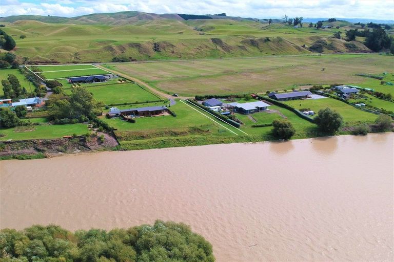 Photo of property in 742a River Road, Otane, 4277