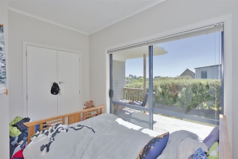 Photo of property in 36 Roberts Road, Matakatia, Whangaparaoa, 0930