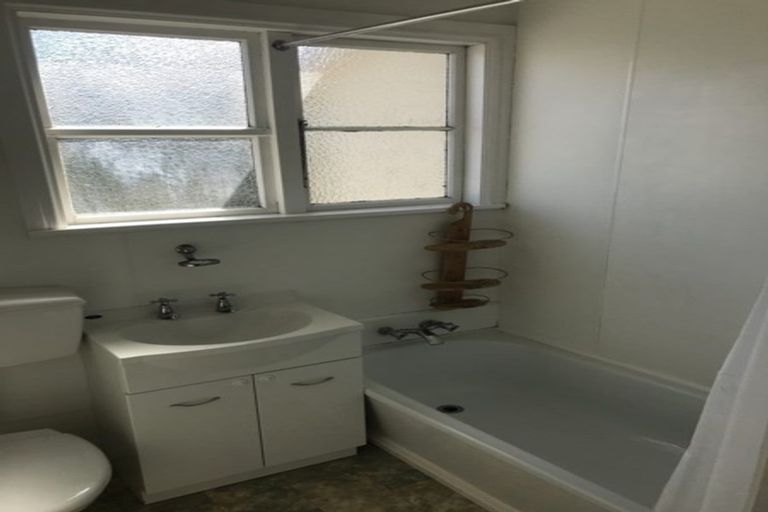 Photo of property in 34 Mandalay Terrace, Khandallah, Wellington, 6035