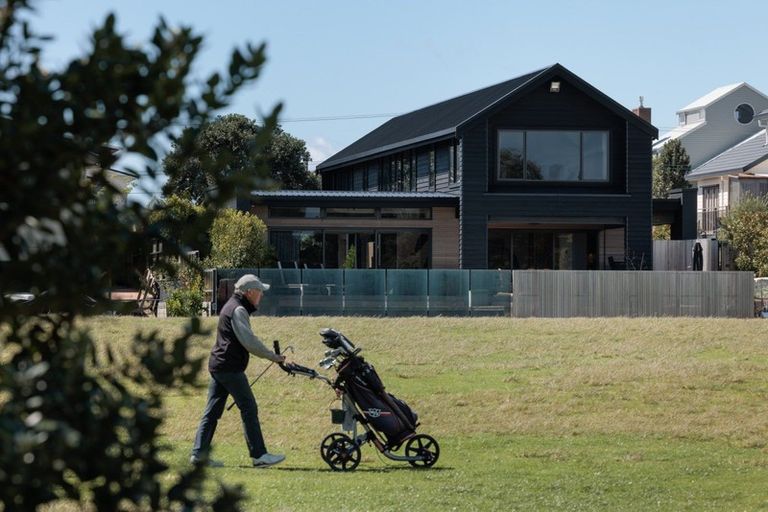 Photo of property in 210 Oceanbeach Road, Mount Maunganui, 3116