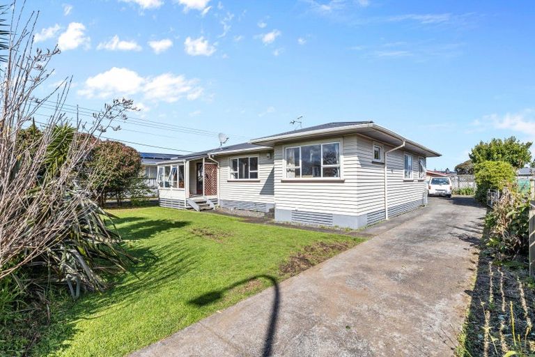 Photo of property in 11 Truby King Street, Merrilands, New Plymouth, 4312