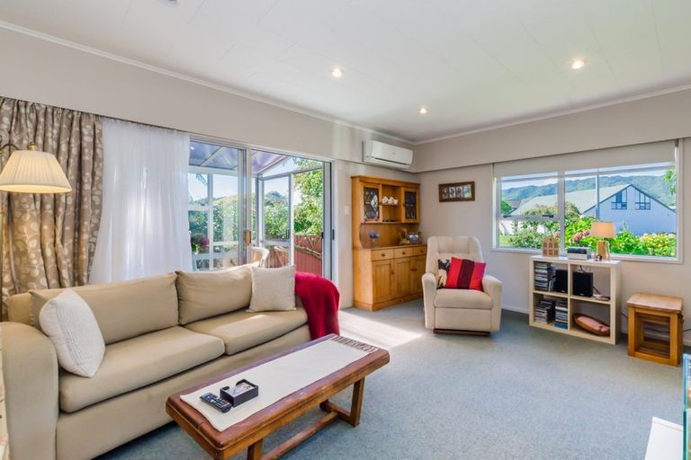 Photo of property in 7 Nimmo Avenue, Waikanae, 5036