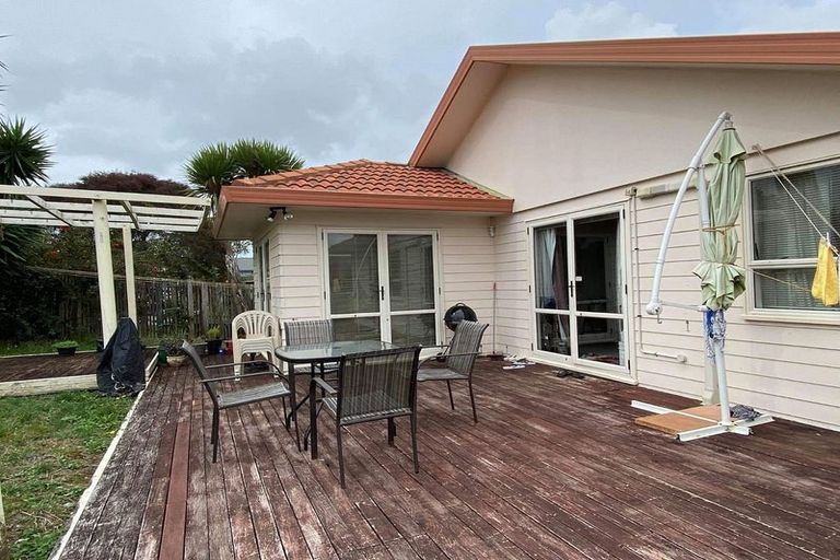 Photo of property in 55 Barbados Drive, Unsworth Heights, Auckland, 0632