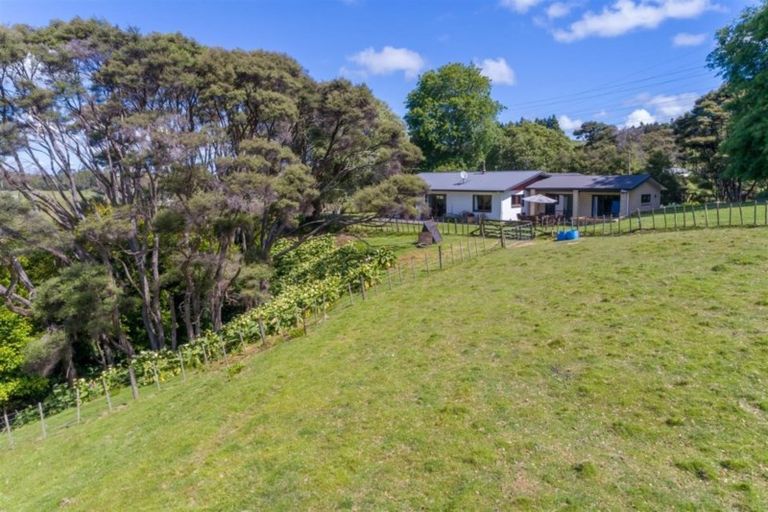 Photo of property in 1310 Old North Road, Helensville, 0875