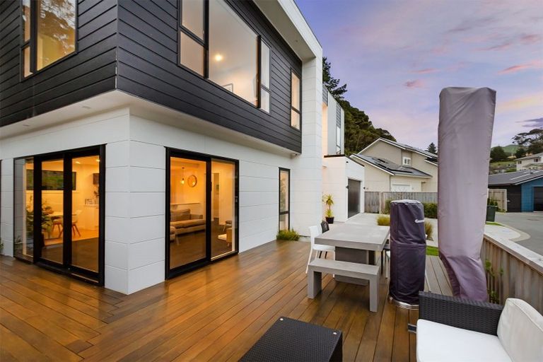 Photo of property in 5 Hull Place, Whitby, Porirua, 5024