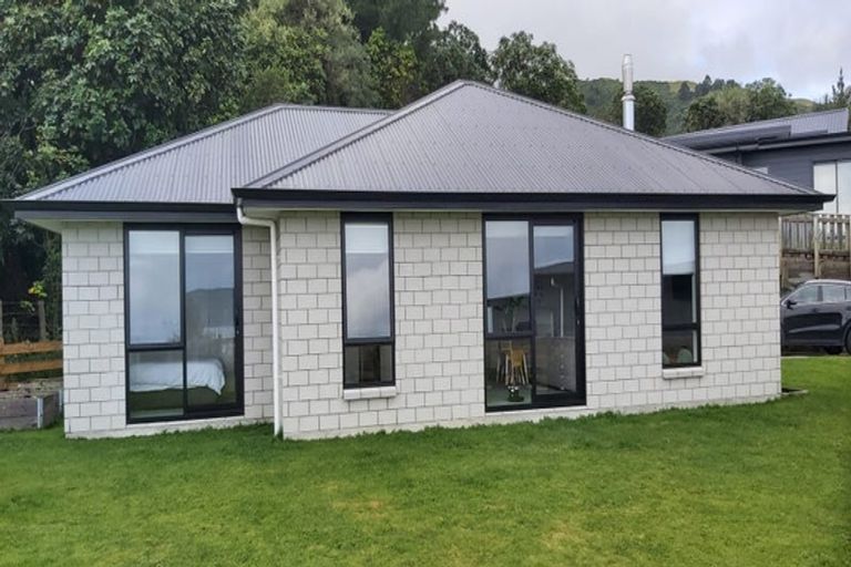 Photo of property in 1 Blackhawk Close, Kinloch, 3377