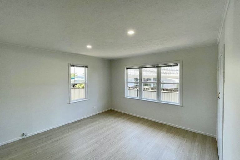Photo of property in 104 Edmonton Road, Henderson, Auckland, 0612