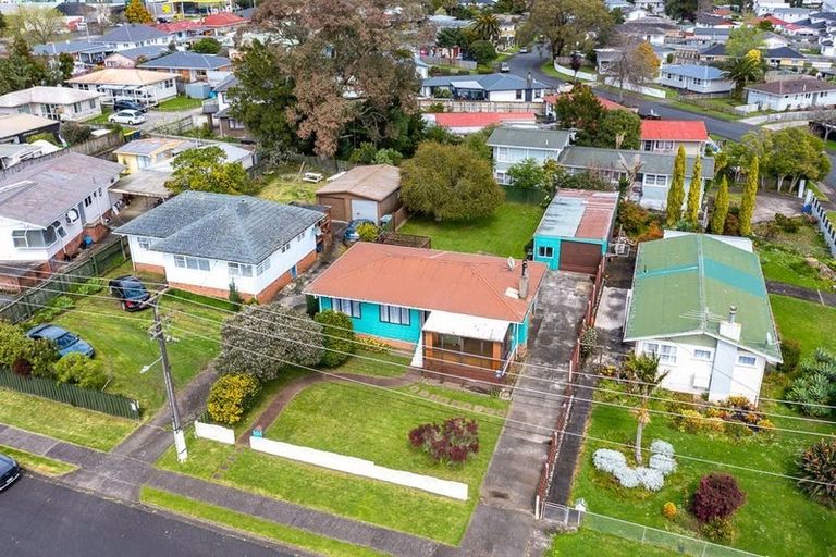 Photo of property in 12 Garelja Road, Henderson, Auckland, 0612