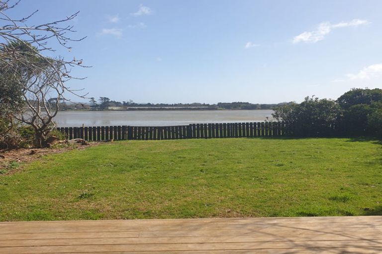 Photo of property in 17 Shanley Crescent, Waiuku, 2123