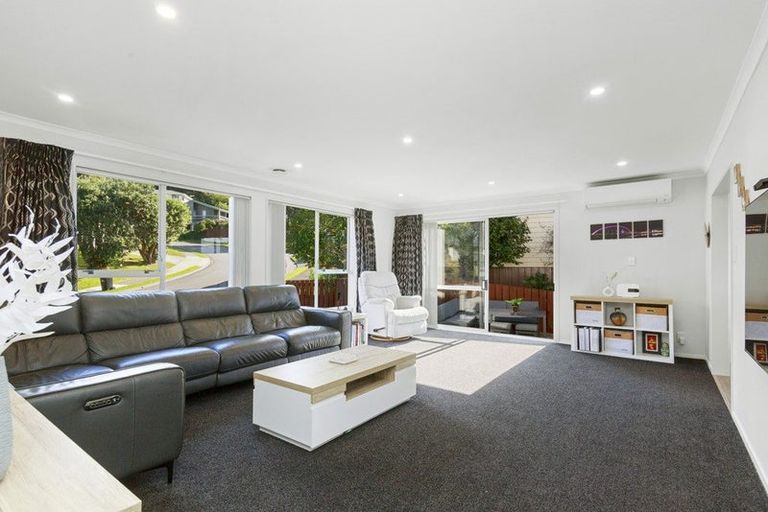 Photo of property in 4 Saint Aidans Way, Tawa, Wellington, 5028