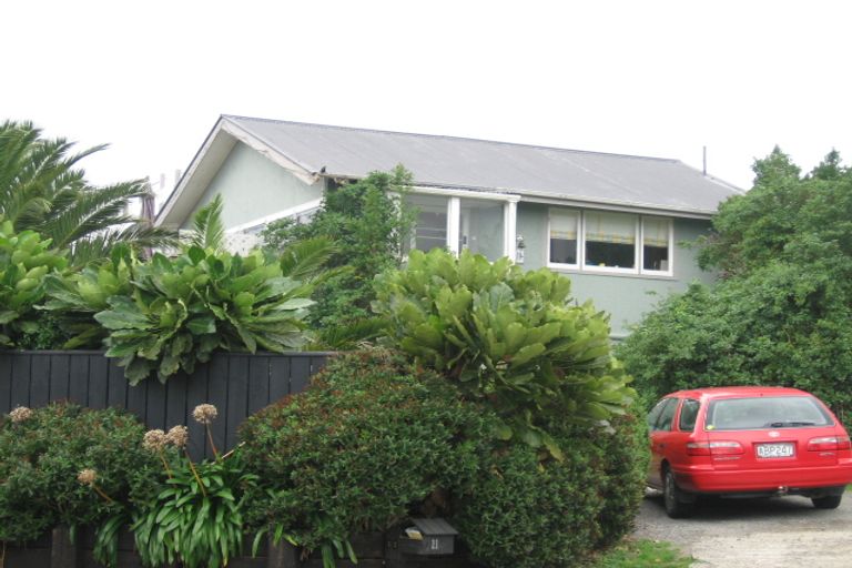 Photo of property in 11 Howell Road, Paraparaumu Beach, Paraparaumu, 5032