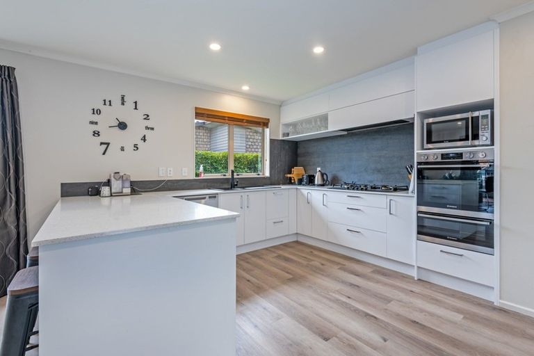 Photo of property in 6 Orlando Way, Kelvin Grove, Palmerston North, 4414