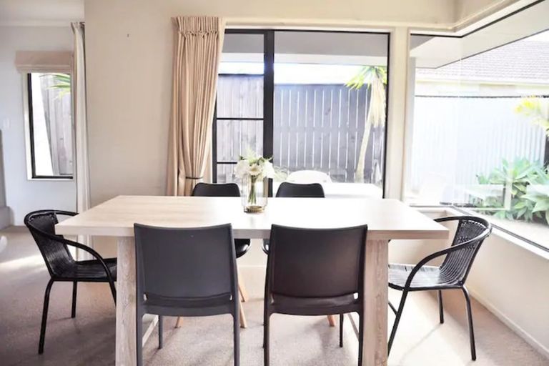Photo of property in 12 Kalmore Place, Flat Bush, Auckland, 2016